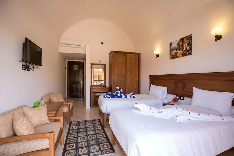 Silver-Beach-Hotel-DeepOceanBlue-Diving-004